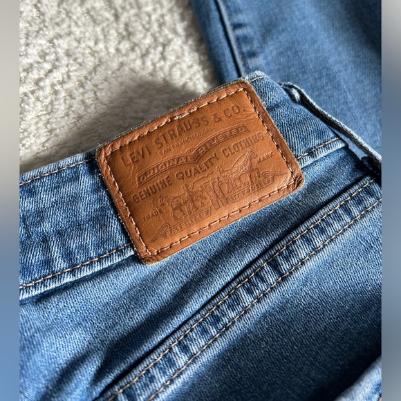 Levi’s High Rise Skinny Jean - Picture 4 of 5